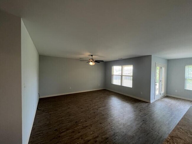 Building Photo - 107 Natalie Jane Dr