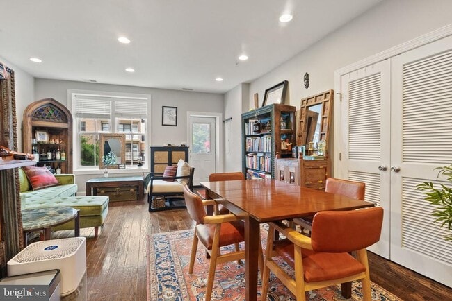 Building Photo - 1018 13th St SE