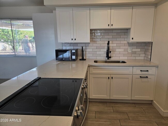 Building Photo - 5117 W Acoma Dr