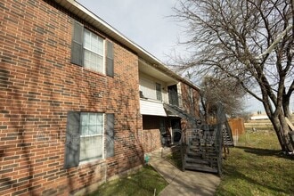 Building Photo - 300 S Magnolia St