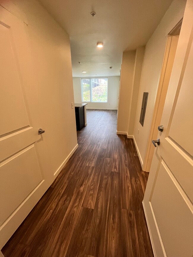 1x1 Entry way - The Fields