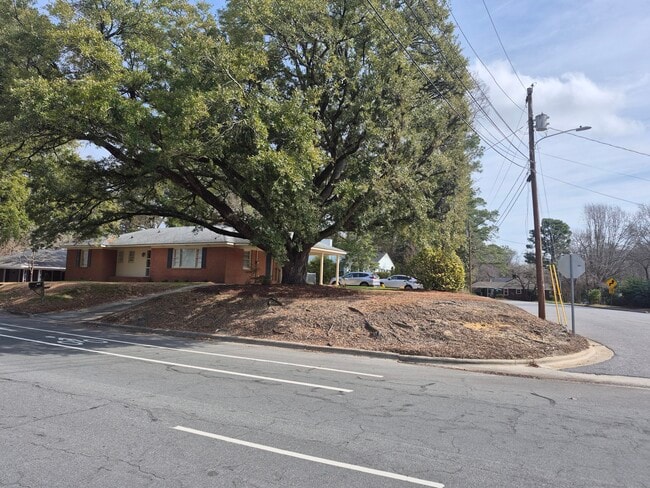 Photo - 1802 S Elm St House