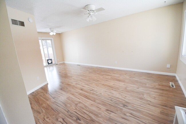 Building Photo - Charming Split-Level 2-Bedroom, 1.5-Bath H...