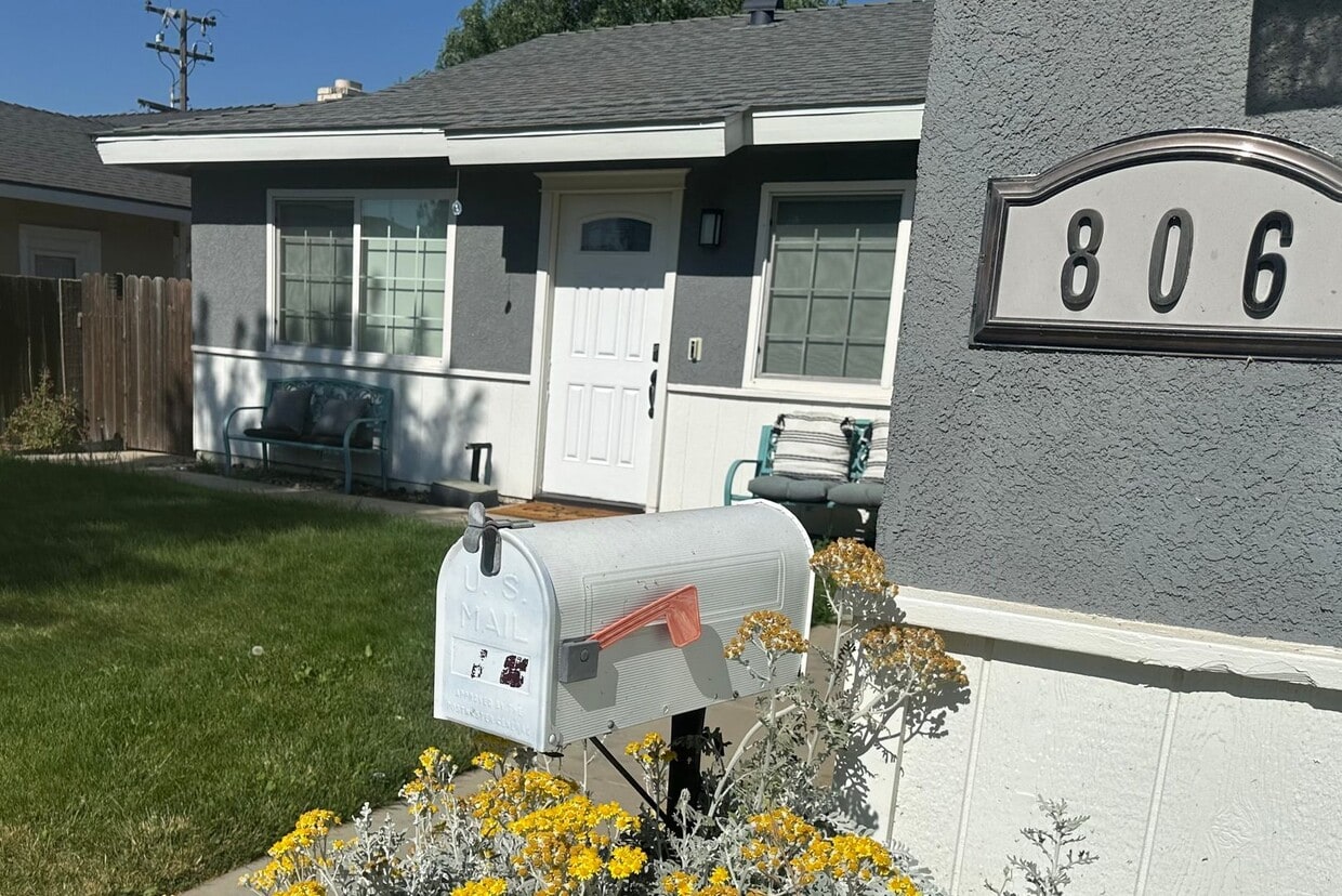Primary Photo - READY NOW! 3+1.5 City of Tehachapi - **SOL...