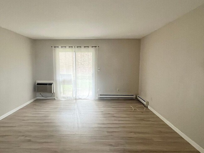 Living room - 321 -323 Shore Dr