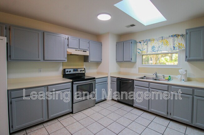 Foto del edificio - 1240 Llewellyn Rd