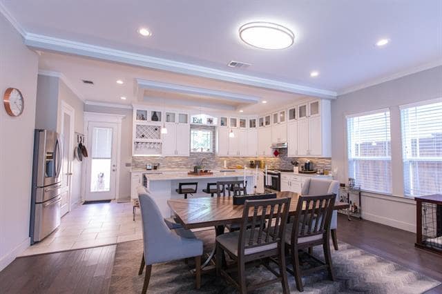 Building Photo - 902 S Marlborough Ave