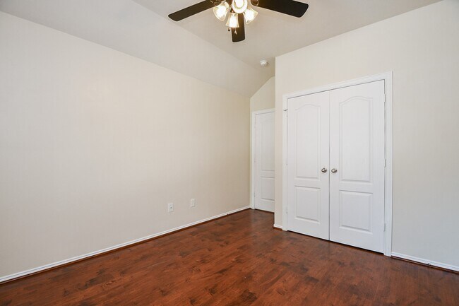 Foto del edificio - 5327 Laura Lee Ln