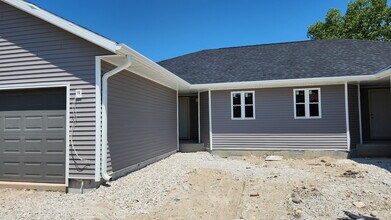 Building Photo - 1207 Hillwood Blvd