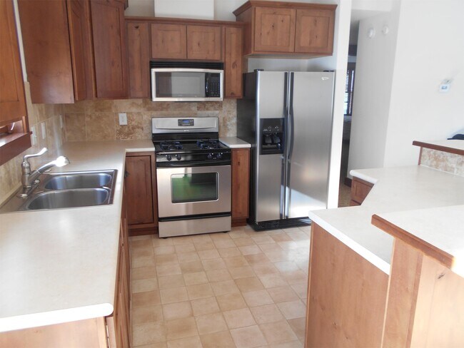 Building Photo - 860 Grace Ln