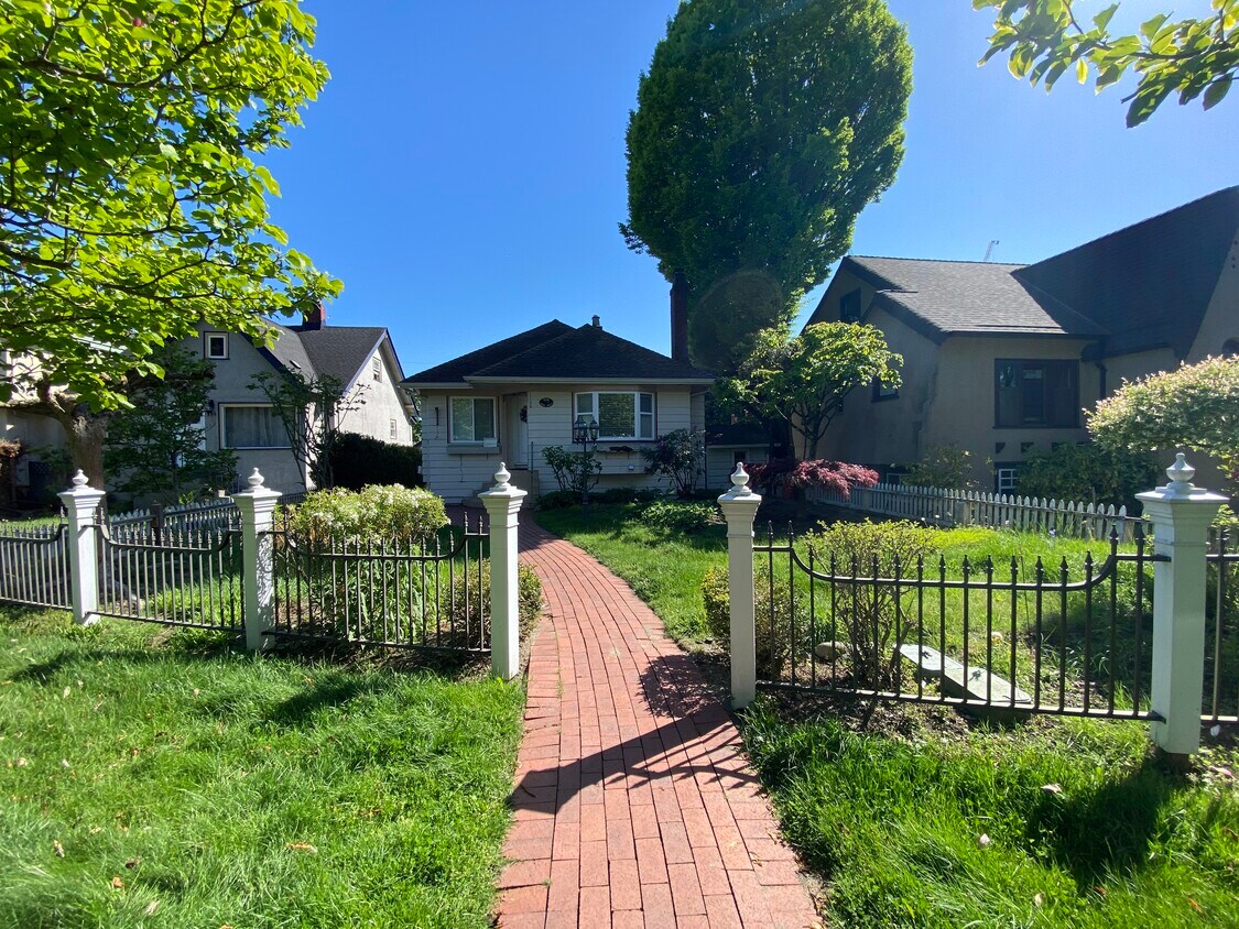 928 Park Dr, Vancouver, BC V6P 2J4 House for Rent in Vancouver, BC