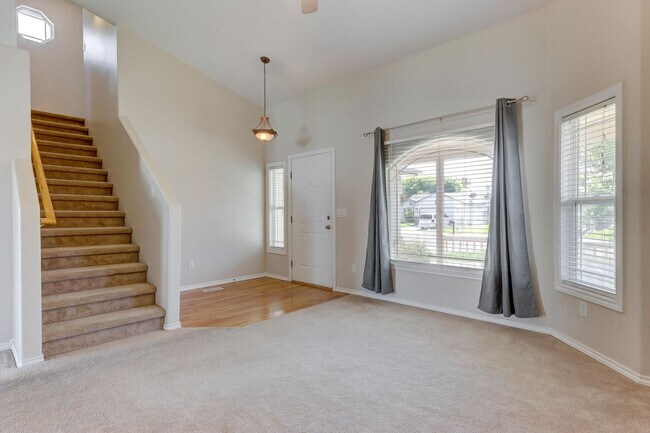 Foto del edificio - Must See 2 Story Home in Nampa _ With Lawn...