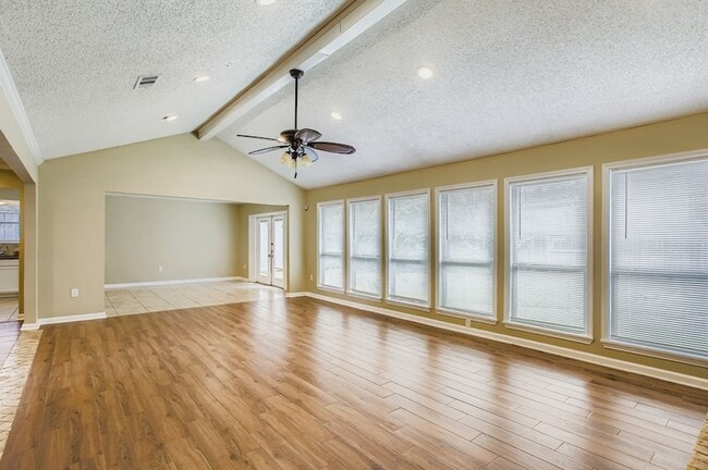 Building Photo - 15710 Sandy Hill Dr