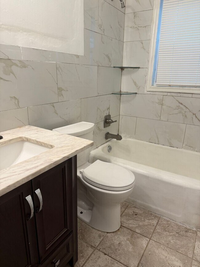 Foto del edificio - Cozy 2 Bedroom Home Convenient to Gate Cit...