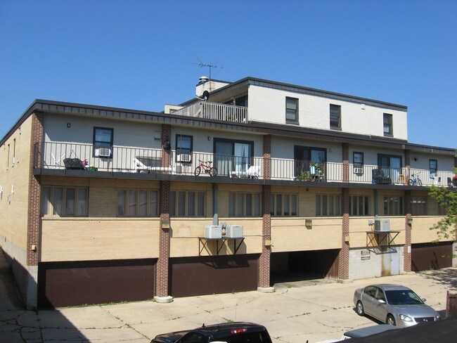 Building Photo - 501 Bank Ln