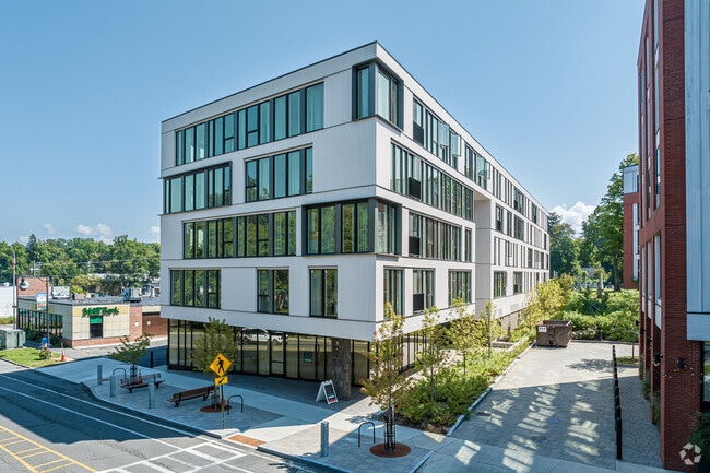 Building Photo - Eleven East Pleasant