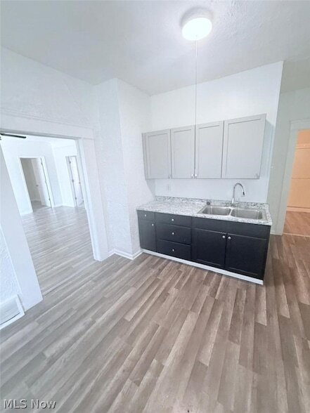 Foto del edificio - 4434 Pearl Rd