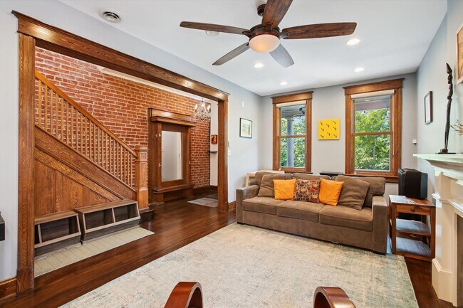 Building Photo - Stunning 3BR+, 3.5BA Capitol Hill Home wit...