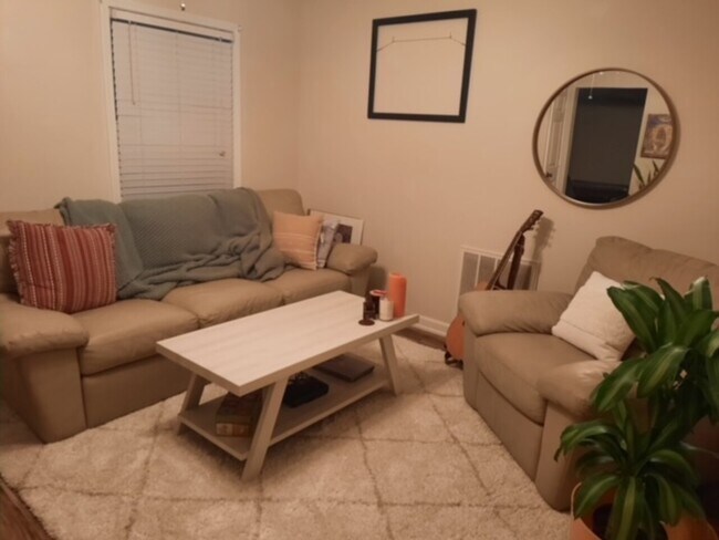 Foto del edificio - 118 Elles Ave Apt A.