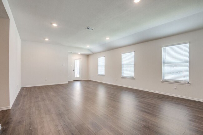 Building Photo - 129 Clason Rd