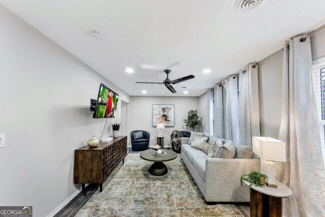 Foto del edificio - 3715 Clearwater Dr