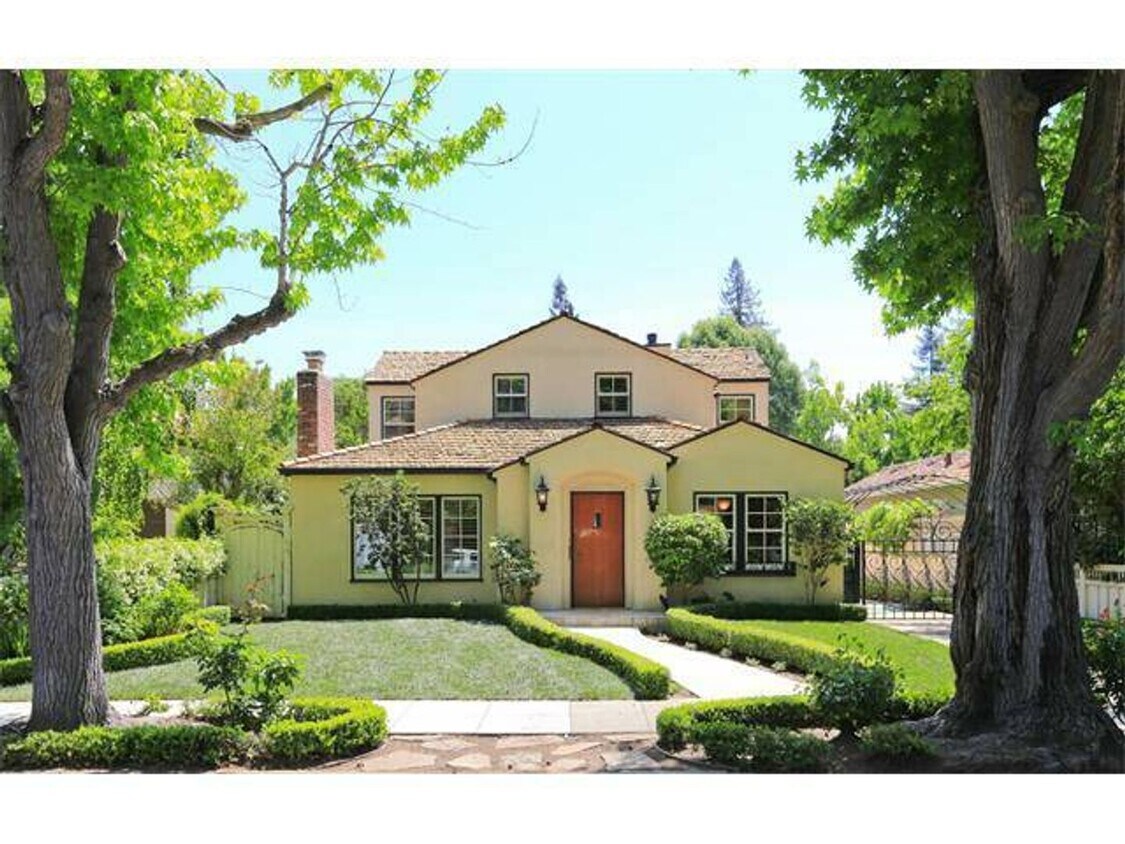 Primary Photo - Gorgeous 4 Bed, 3 Bath Home in Desirable C...