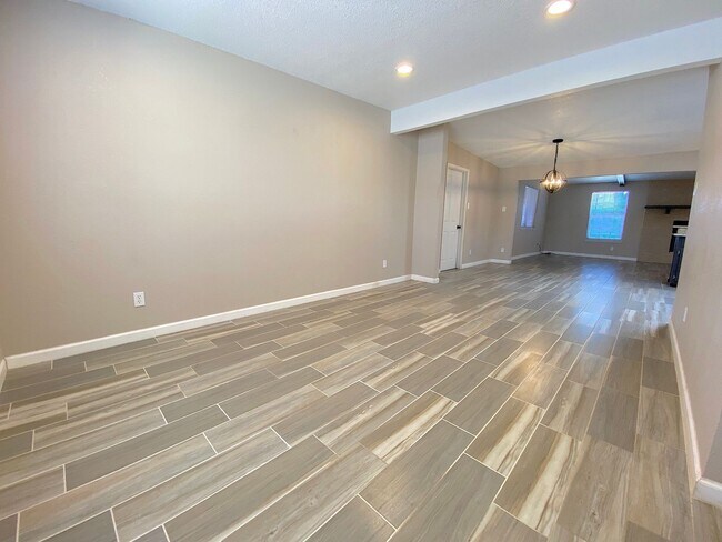 Foto del edificio - Northeast El Paso 3 bed with Refrig A/C