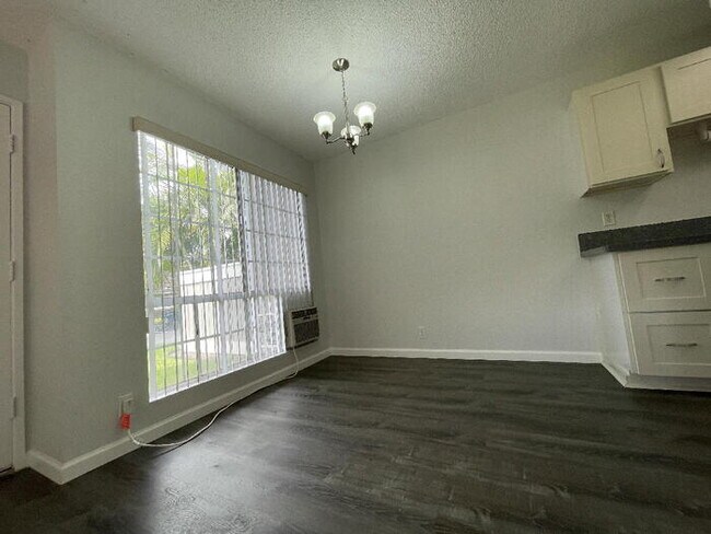 Foto del edificio - ROYAL PALM 2/1/2, A/C, cfans, W/D, patio, ...