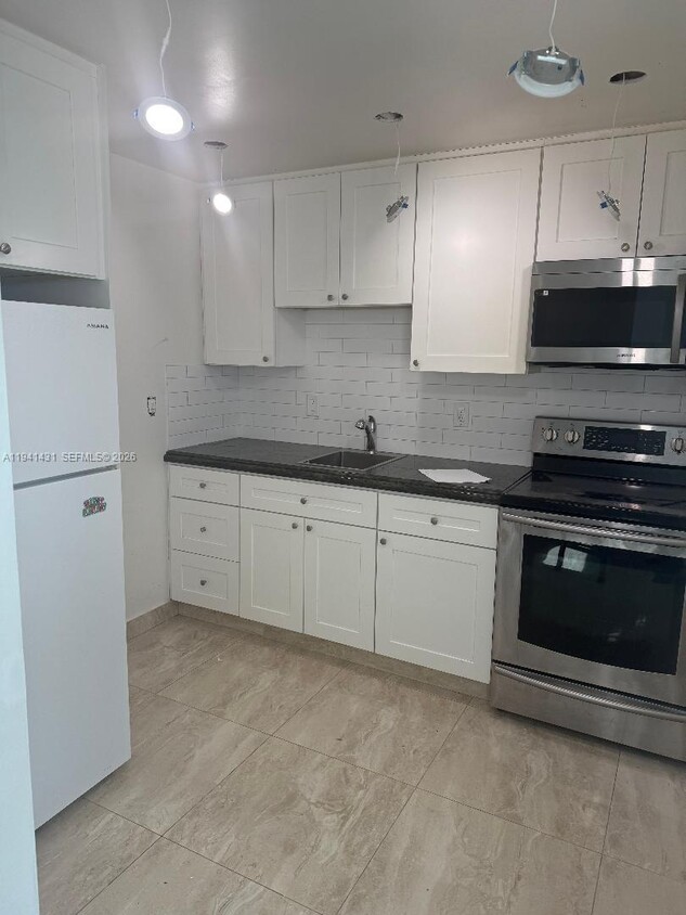 Building Photo - 1844 Adams St