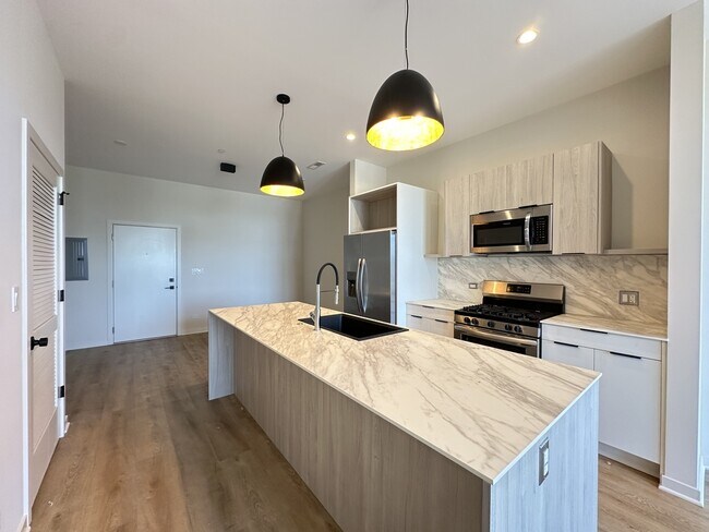 Foto del edificio - 6340 W Belmont Ave