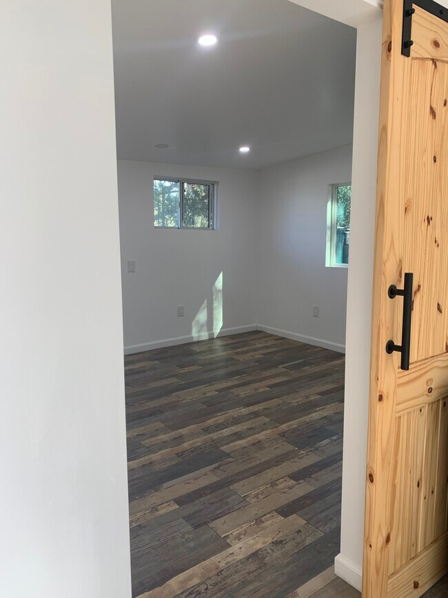 Building Photo - 19025 Paradise Mountain Rd