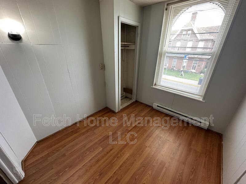 Primary Photo - 117 E Main St