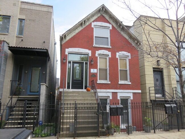 Building Photo - 1623 N Hermitage Ave