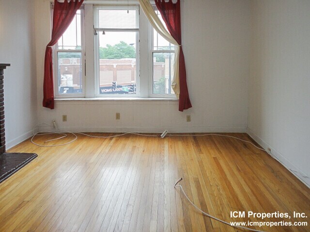 Primary Photo - 3054 N Greenview Ave
