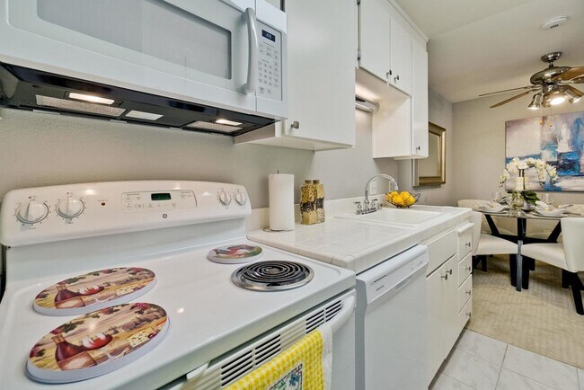Building Photo - 281 Tradewinds Dr