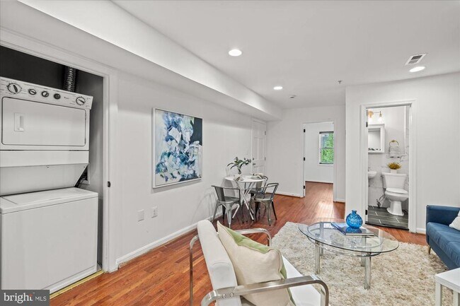 Foto del edificio - 1241 18th St NE