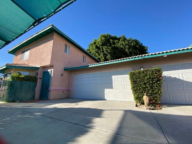 Building Photo - 33927 Pueblo Trl