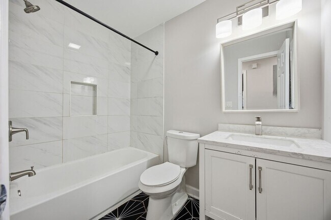 Building Photo - 2717 S Clark Dr