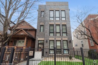 Building Photo - 2246 W Jackson Blvd