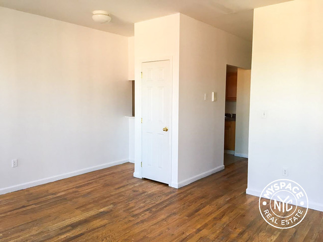 Foto del edificio - 718 Quincy St