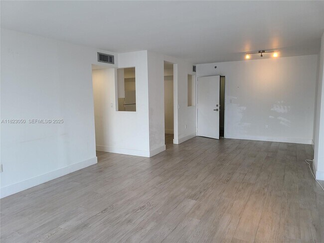 Foto del edificio - 2851 NE 183rd St