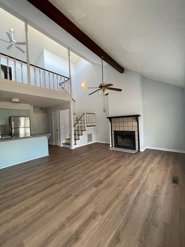 Building Photo - 2 story with loft Auburn
