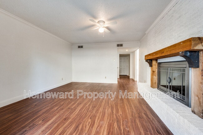 Foto del edificio - 3003 Helmet St