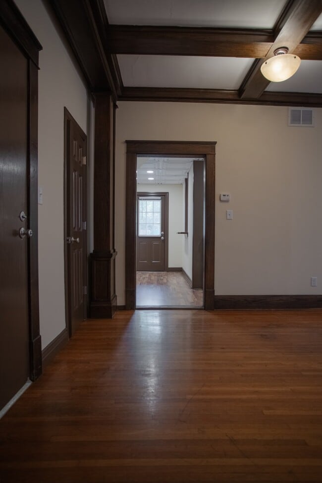 Building Photo - 121 N 38th Ave