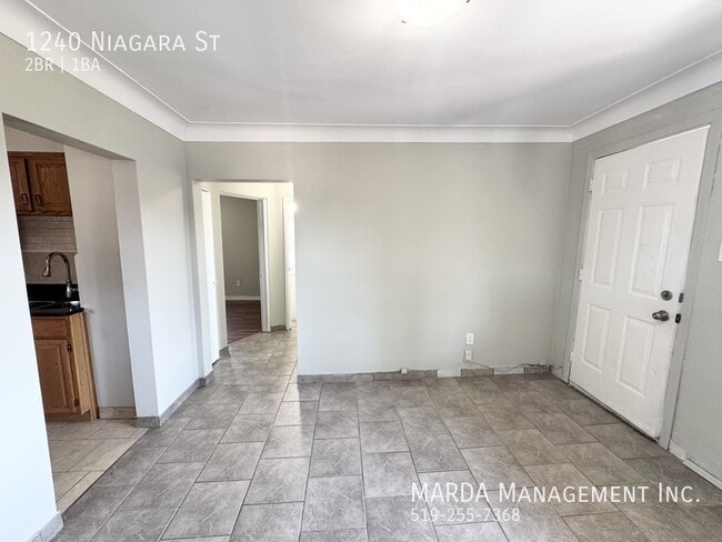 Building Photo - COZY 2 BED/1 BATH UPPER UNIT PLUS HYDRO & FREE INTERNET!!
