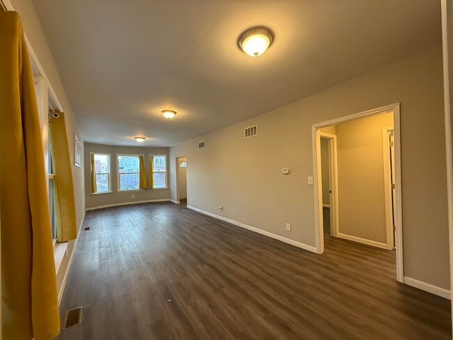 Building Photo - 351 Westminster St