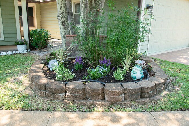 Foto del edificio - 505 Softwood Dr