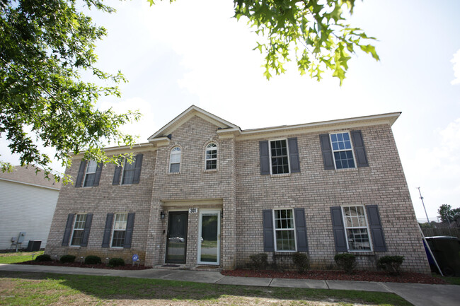 Building Photo - 301 S Square Dr