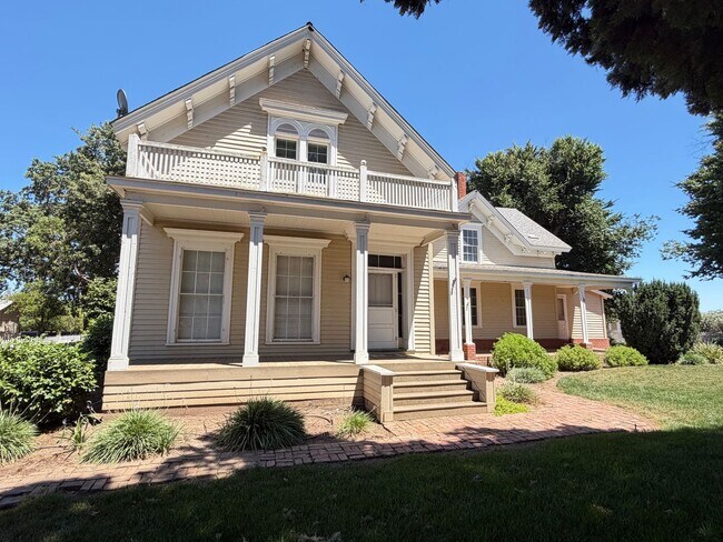 Foto del edificio - Large 5-6 Bedroom 2 Bath country home