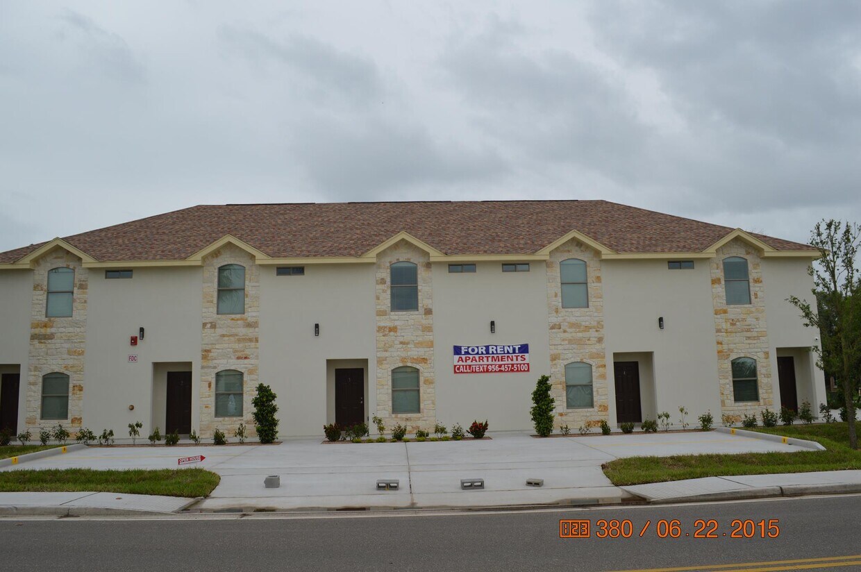 1121 W Cano St, Edinburg, TX 78539 Townhouse for Rent in Edinburg, TX